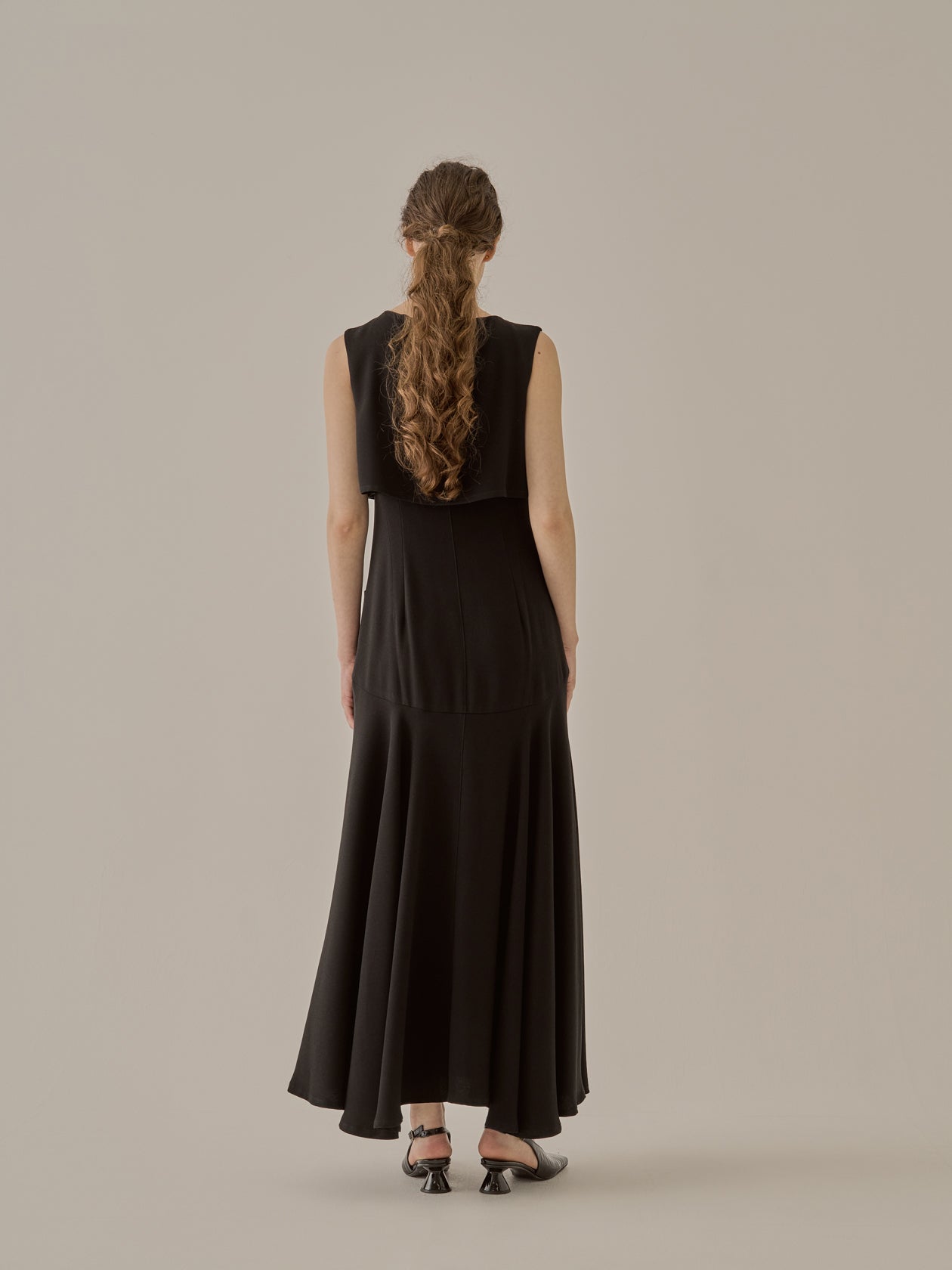 Stiina back cape dress BK