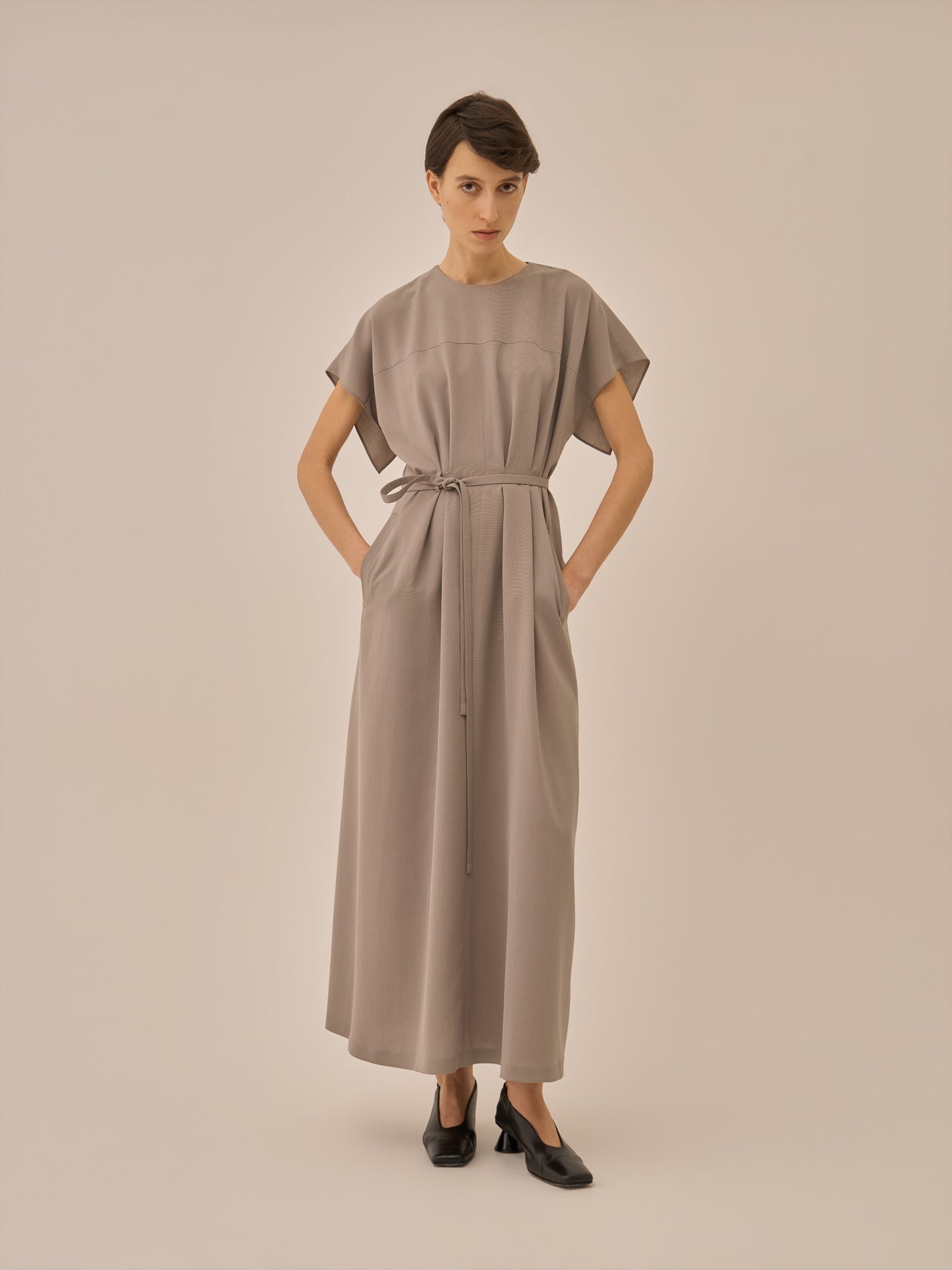 Selina back cape dress BE