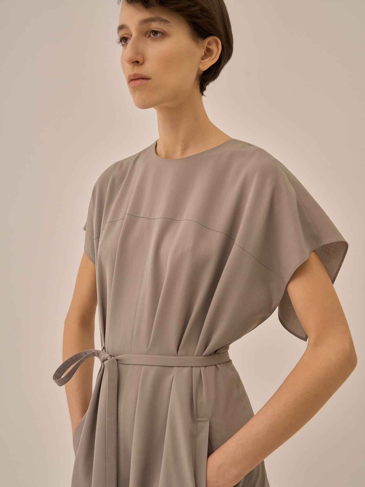 Selina back cape dress BE