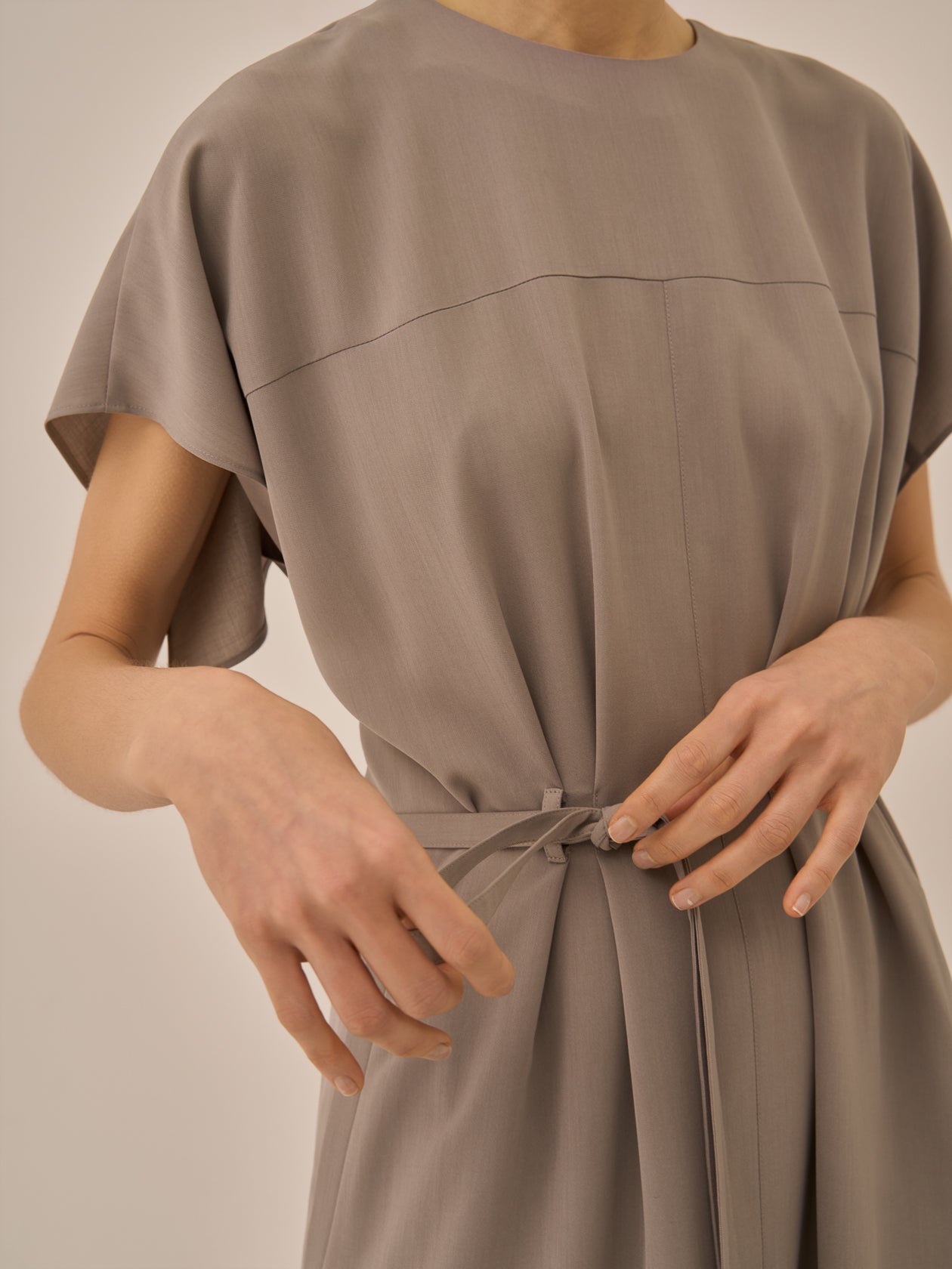Selina back cape dress BE