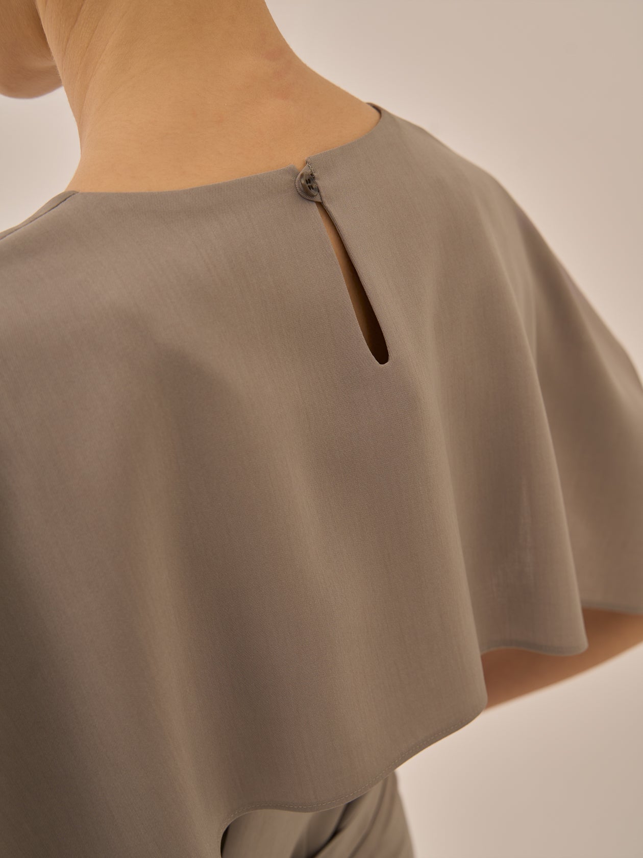 Selina back cape dress BE