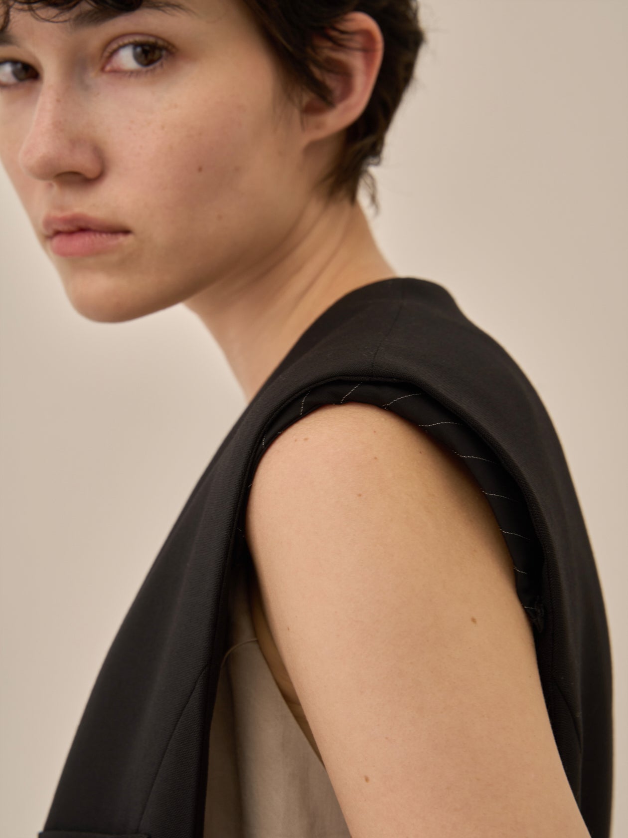 Void jacket with belt BK