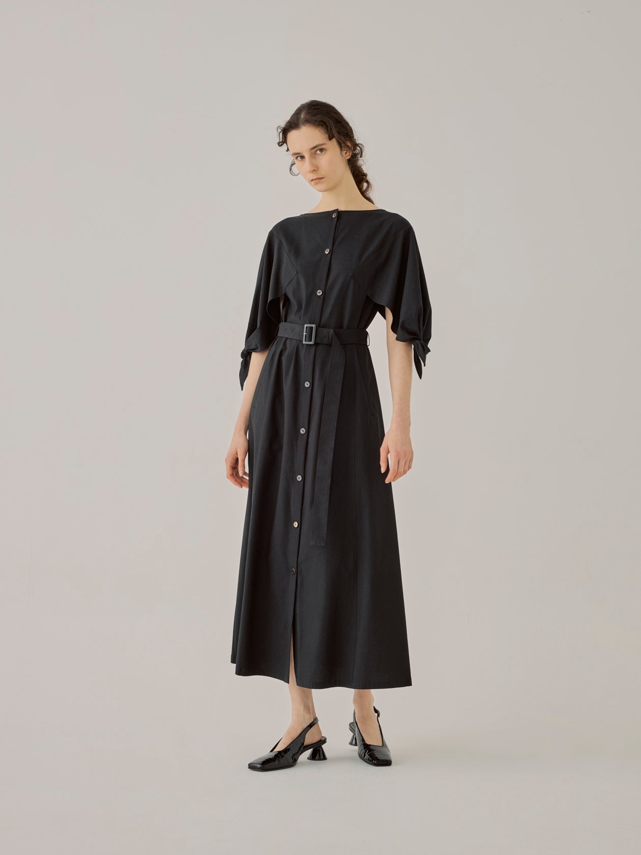 【Ruka】Ameri CLIONE SLEEVE DRESS Edita knot sleeve dress BK | AKIRANAKA ONLINESTORE