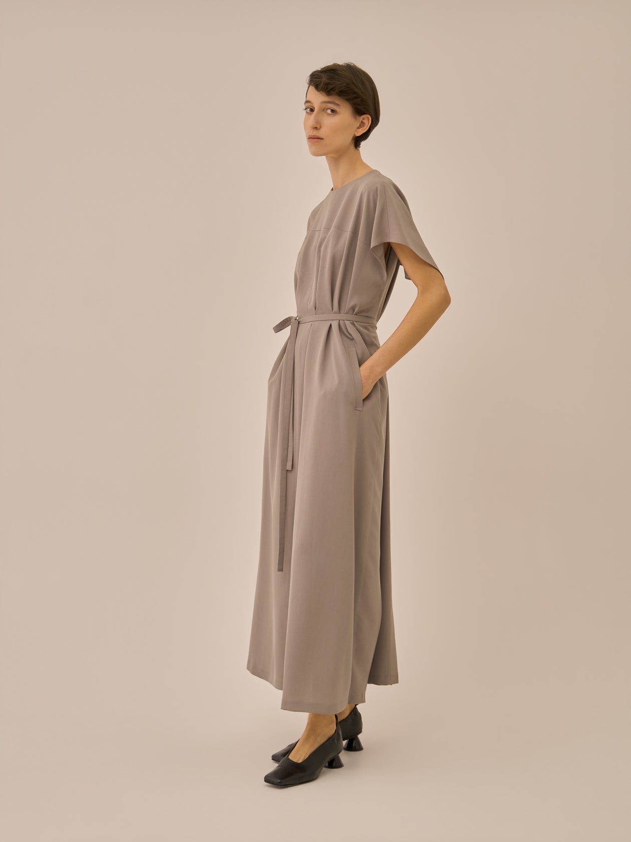 Selina back cape dress BE