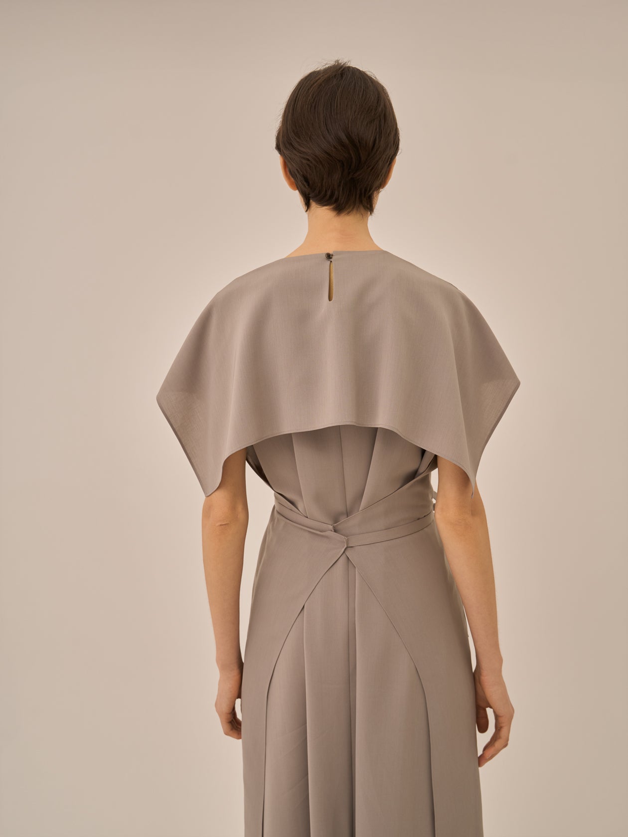 Selina back cape dress BE
