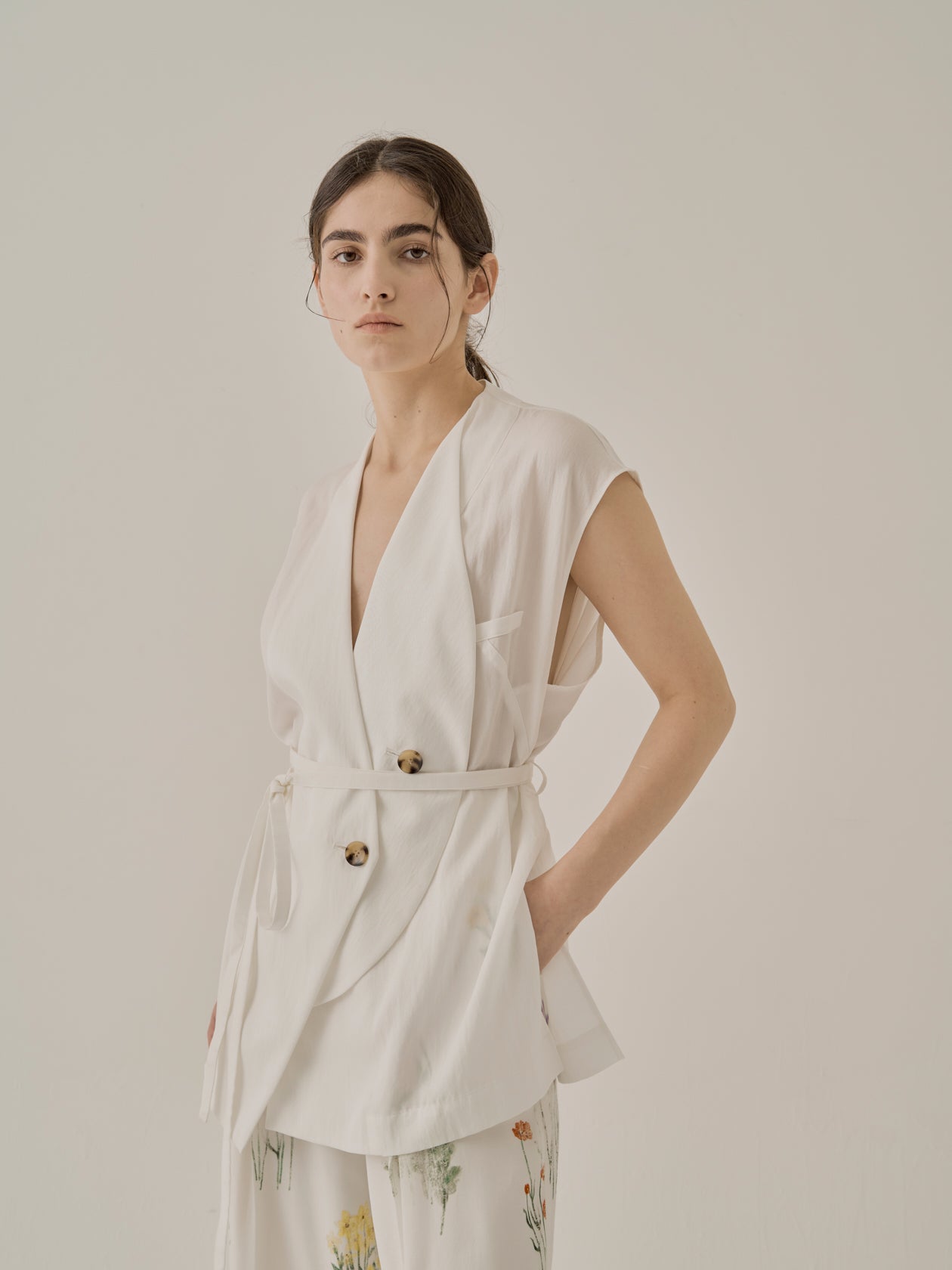 Justine shirt WH | AKIRANAKA ONLINESTORE
