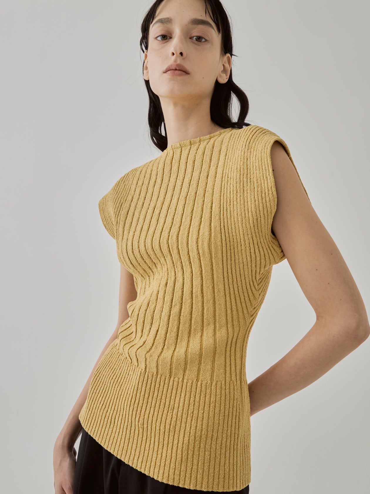 Salla back slit knit PO YE