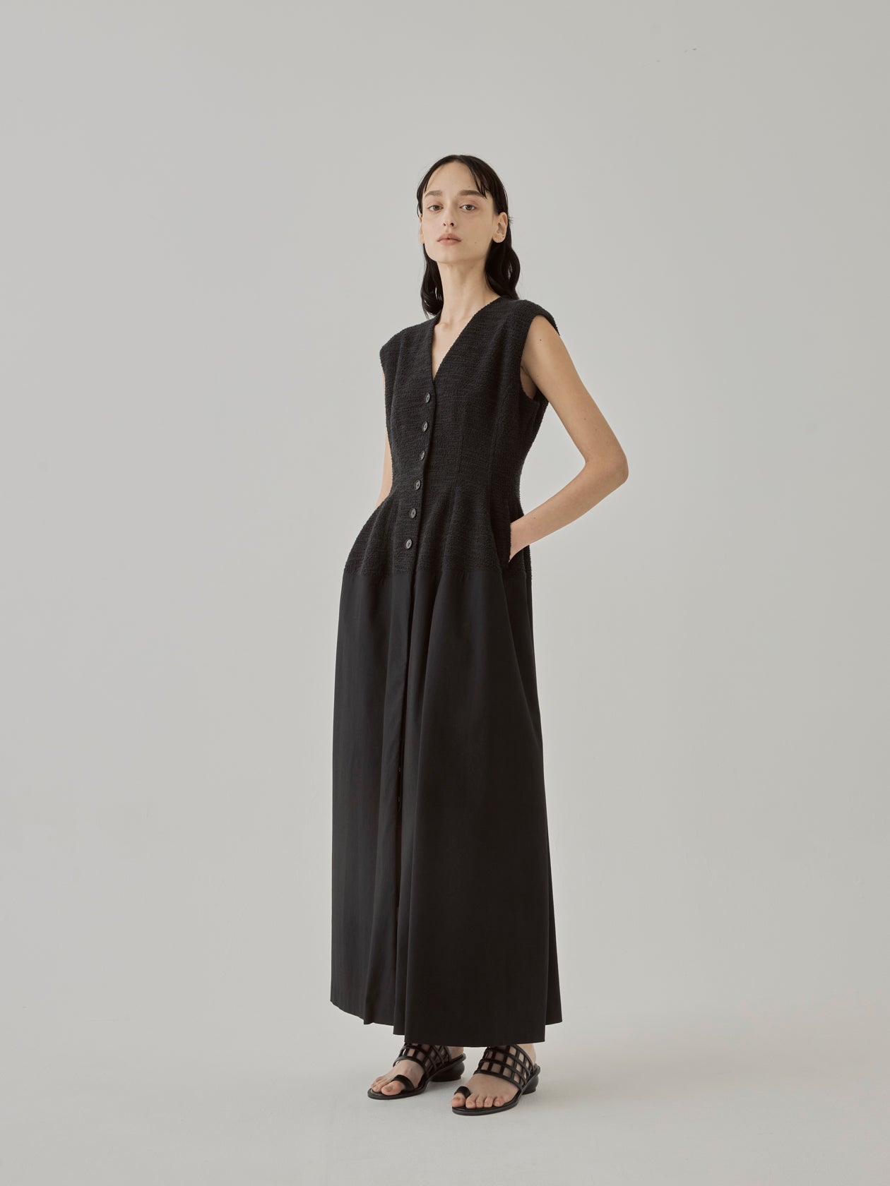 Ilsa sleeveless dress BK | AKIRANAKA ONLINESTORE