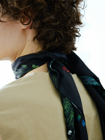 Schein scarf BK